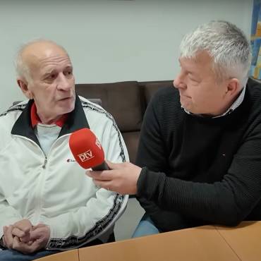Boravi u domu za stare koji je nekad bio škola u kojoj je radio
