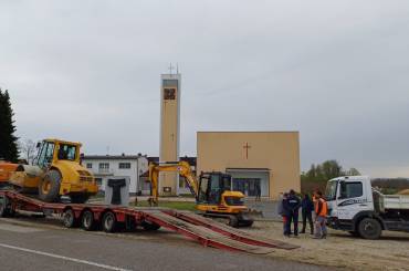 UREĐENJE CRKVE I DVORIŠTA:  Pripreme za posvetu, asfaltiranje parkinga 15.04.2025.