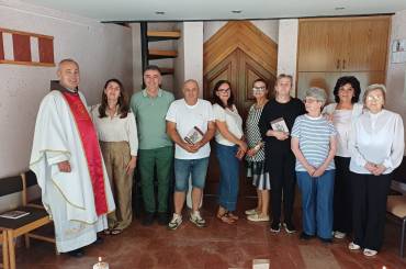 Svečano i emotivno u župi Zvornik-Srebrenica: Promocija knjige, molitva i 40 godina svećeništva fra Jose Oršolića